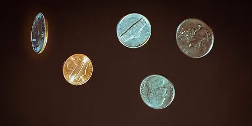Who gets ahead? Cross-country evidence on intragenerational income mobility