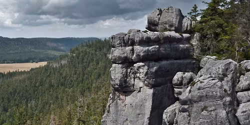 BROUMOVSKE STENY, B\u0141\u0118DNE SKA\u0141Y ORAZ SZCZELINIEC. WIELKI WYJAZD Z WARSZAWY I \u0141ODZI 24-26.04.2026r.