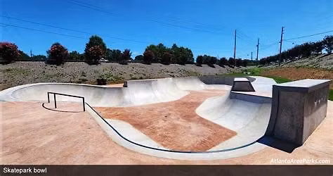 PRETEEN\/TEEN SKATEBOARDING AT LINEAR PARK