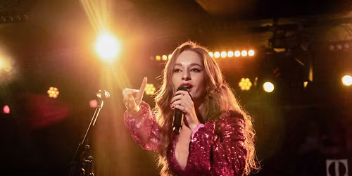 Vaks\u00f6t\u00e9t koncert Paulin\u00e1val