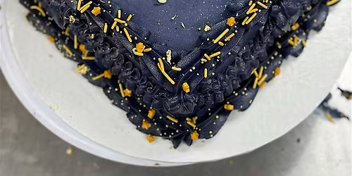 Halloween theme Vintage Heart Cake Class with Mimosas!