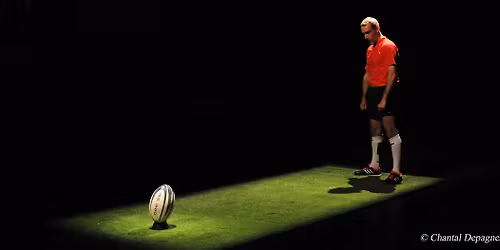 AU-DESSUS DE LA M\u00caL\u00c9E