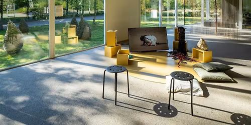 Finissage: to admit a subtle thread