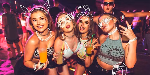 Porto: Crazy Pub Crawl with 8 drinks, free shots, games + VIP