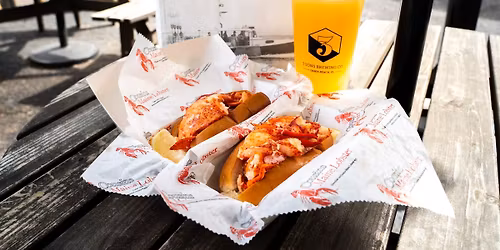 Cousins Maine Lobster at La Tuna Icehouse