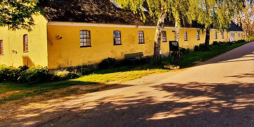   Tr\u00e6k eller brug piletaster til at omplacere billede