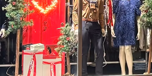 Gott kv\u00f6ld og YSL kynning \u00ed Bjargi