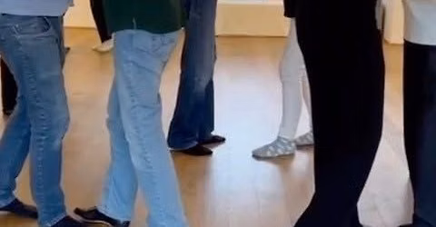 NEUROTANGO\u00ae- ABEND-KURS F\u00dcR BERUFST\u00c4TIGE mit neurologisch bedingten Bewegungseinschr\u00e4nkungen