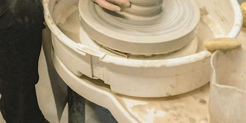 Pottery wheel class for beginners