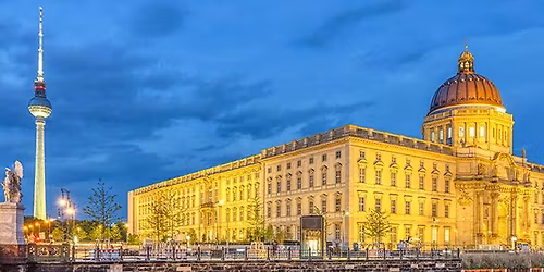 Wintermarkt Schlo\u00dfplatz Berlin Mitte