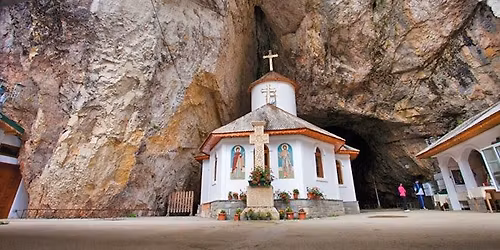 Plimbare cu Tractorasul pe Cheile Dambovicioarei si Pranz Traditional - de la 149Lei