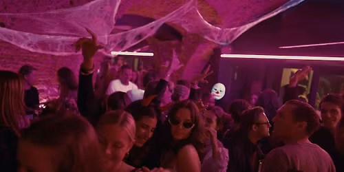 Halloween Pub Crawl Party in Milan 2025