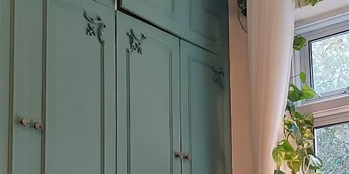 Wreath making at Villa Meraki (SW164QW)