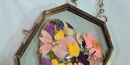 The Art of Preserving Flowers - Pressed Petals & Garden Treasures
