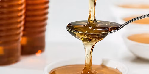 P\u00e1linka, m\u00e9z \u00e9s narancs \u00e1ld\u00e1s