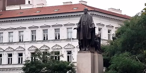 Listopadov\u00e1 vych\u00e1zka