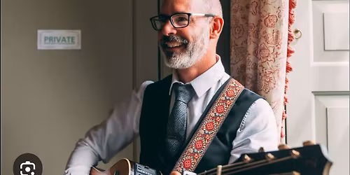 LIVE MUSIC - Chris Thomas