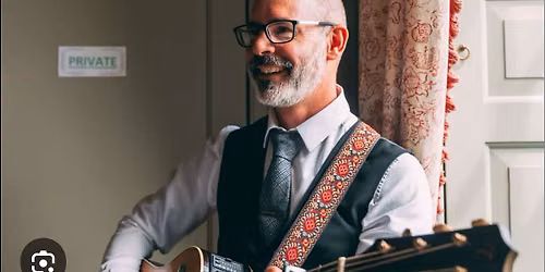 LIVE MUSIC - Chris Thomas