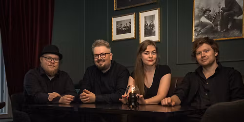 Kummin House Band!