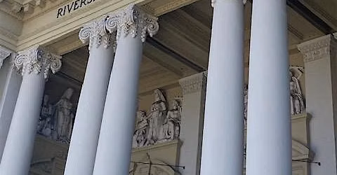 Courthouse, Murals, & Heroes Tour