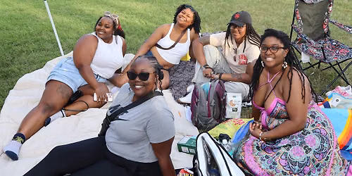 Lesbifriends in the Park 2.0
