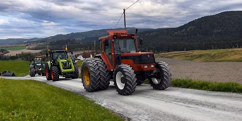 Traktor tog \ud83d\ude9c\ud83c\uddf3\ud83c\uddf4