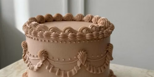 Baking Class: Vintage Cakes \u2014 Piping, Borders & Classic Des