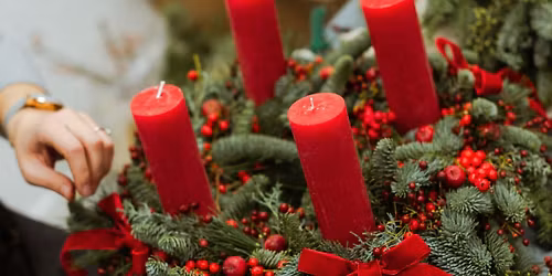 Adventi koszor\u00fa k\u00e9sz\u00edt\u00e9s