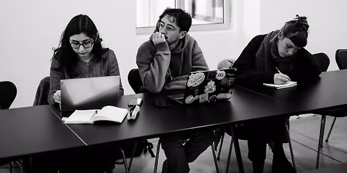 Forma\u00e7\u00e3o de Professores: Metadiag\u00e9tico \u2013 Para al\u00e9m do enredo - Cinema como ferramenta de observa\u00e7\u00e3o