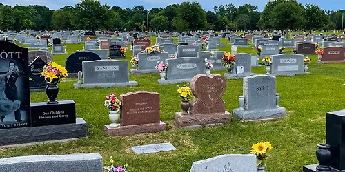 Wreaths Across America 2025