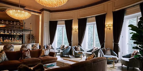 House of Decant Christmas Market (FOC)