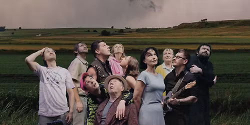 Vill\u00e1mcsapottak - Zen\u00e9s improviz\u00e1ci\u00f3s rev\u00fc csod\u00e1kr\u00f3l \u00e9s v\u00e9letlenekr\u0151l