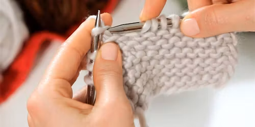 Learn to Knit in Oak Park: Beginner Cowl Workshop at Dye Hard Yarns!