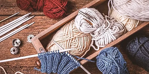 LEARN TO KNIT A WINTER SCARF- WITH PORTUGUESE FASHION DESIGNER.