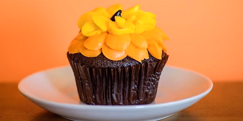 Make & Take: Decorate Cupcakes with Seasonal Flowers