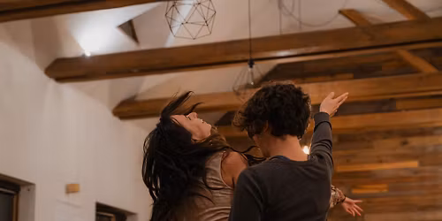 Cia\u0142oG\u0142os \u2013 uniezale\u017cnij si\u0119 od ocen i pozw\u00f3l sobie na pe\u0142n\u0105 ekspresj\u0119