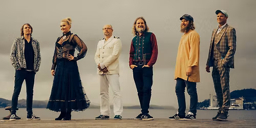 Sigrid Moldestad med fullt band \/\/ Operahuset Nordfjord