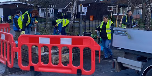 Community Gardening Session at Broadgreen \u2013 Volunteer with Us