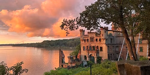 Titanic First Class Dinner on Bannerman Island