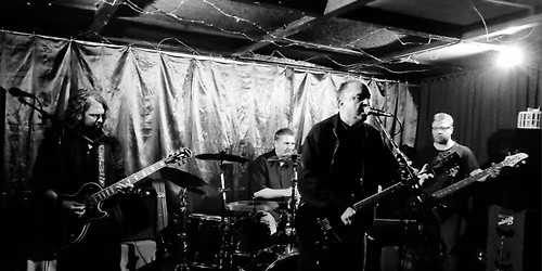 Nulladik V\u00e1ltozat koncert a Hunni\u00e1ban. Vend\u00e9g: Crow Black Dream