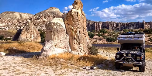 K\u0159\u00ed\u017eem kr\u00e1\u017eem Tureckem po vlastn\u00ed ose, IDC Pod\u0159ipska