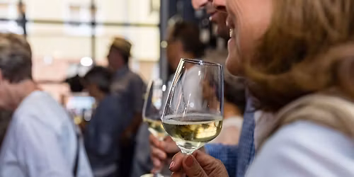 Wein & The City - Stadtf\u00fchrung mit Weinverkostung