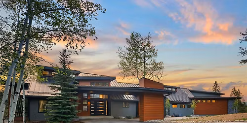 Step Into the Spotlight: Lifestyle Photos + Confidence Workshop