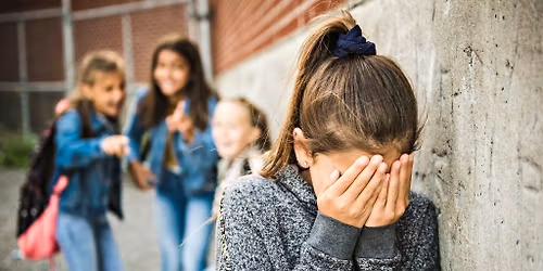 \u201eAnya, baj van az iskol\u00e1ban...\u201d \u2013 Interakt\u00edv workshop a b\u00e1ntalmaz\u00e1sr\u00f3l