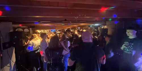 The Strutts @ The Galleon, Fowey