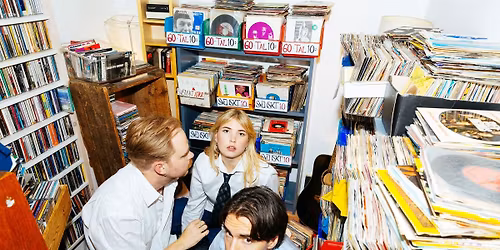 Girl Scout in Paradiso