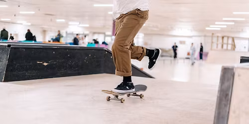 Skateboard Mini Ramp Jam