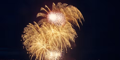 H\u00f6henfeuerwerk \u00fcber der Selliner Seebr\u00fccke