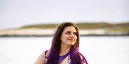 Amber Violet at Stickyz on the patio!
