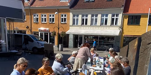Knit in Public- hele verden strikker udenfor 